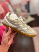 Load image into Gallery viewer, Sasha Silver Shu Shop Sneaker
