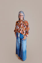 Load image into Gallery viewer, Denim Wide Leg Ombre Tie Jeans
