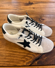 Load image into Gallery viewer, Legend Black Vintage Havana Sneakers
