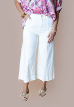 Load image into Gallery viewer, White Crop Jeans
