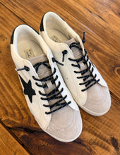 Load image into Gallery viewer, Legend Black Vintage Havana Sneakers
