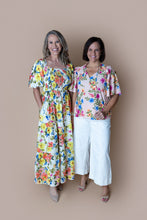 Load image into Gallery viewer, Peach Fancy Floral Top
