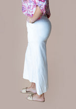 Load image into Gallery viewer, White Crop Jeans

