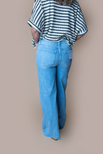 Load image into Gallery viewer, Mica Light Wash Wide Leg Vervet Jean
