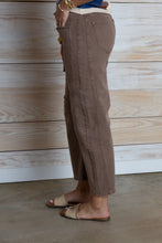 Load image into Gallery viewer, Chocolate Barrel Jeans
